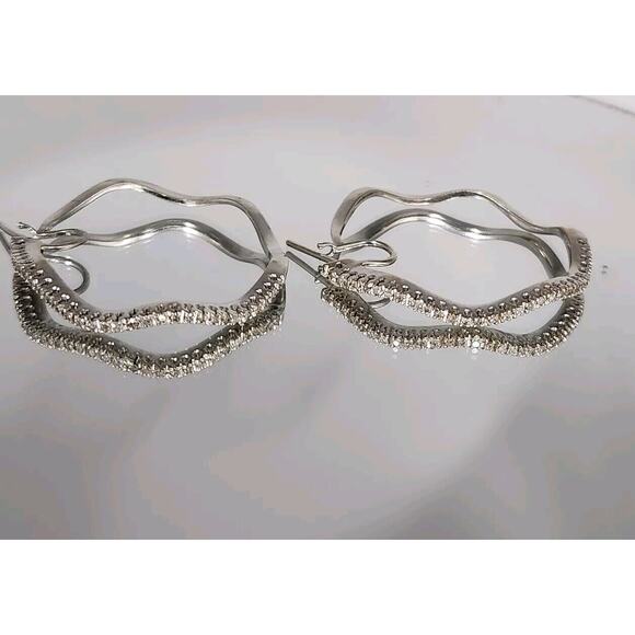 Elegant Wavy 18k White Gold Diamonds Hoop Earrings - Picture 2 of 10